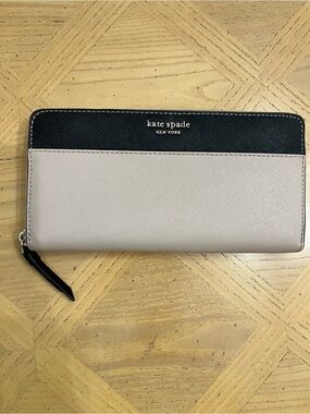 kate spade Black and Cream/Taupe Two-Tone Zip Wallet